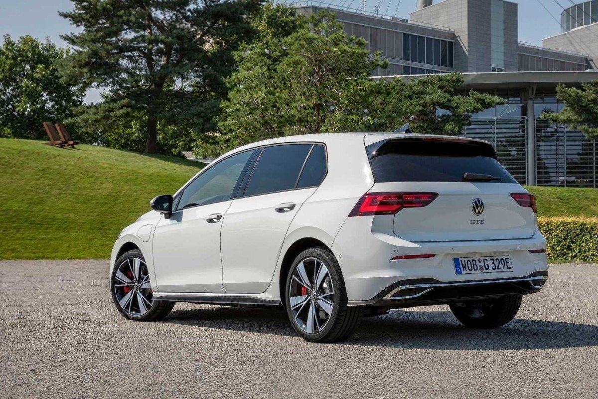 Volkswagen Golf eHybrid y GTE: ¿salen más baratos que los modelos de combustión?