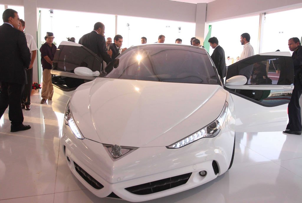 Gaddafi, ahora diseñador de coches…feos, eso sí