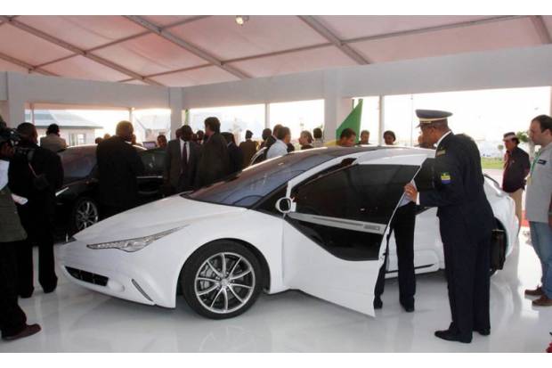 Gaddafi, ahora diseñador de coches…feos, eso sí