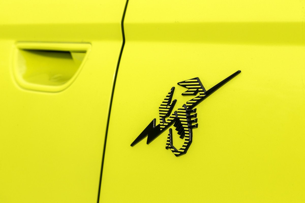 Nos montamos en el Abarth 500e: primeras impresiones, su sonido particular y precio