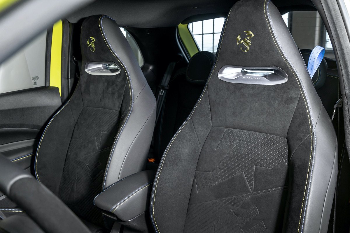 Nos montamos en el Abarth 500e: primeras impresiones, su sonido particular y precio