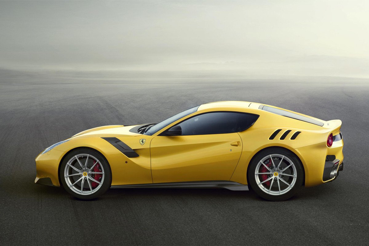 Vídeo: primeras imágenes del Ferrari F12tdf en movimiento