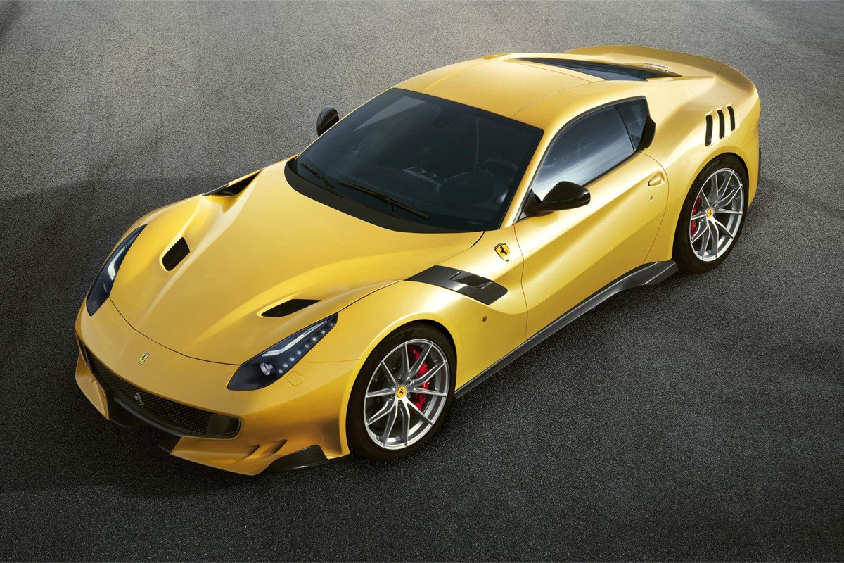 Vídeo: primeras imágenes del Ferrari F12tdf en movimiento