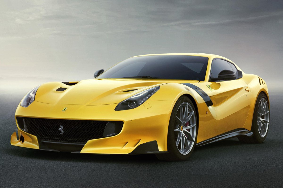 Vídeo: primeras imágenes del Ferrari F12tdf en movimiento