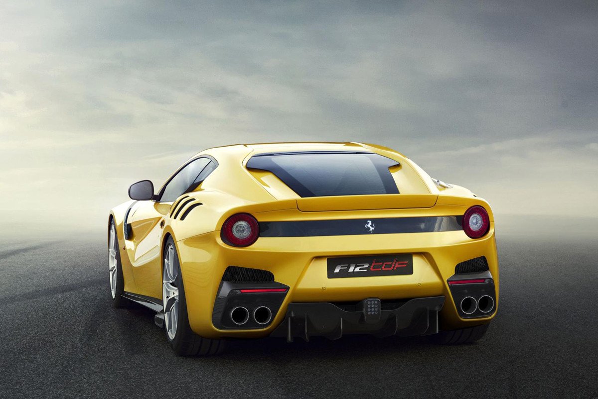 Vídeo: primeras imágenes del Ferrari F12tdf en movimiento