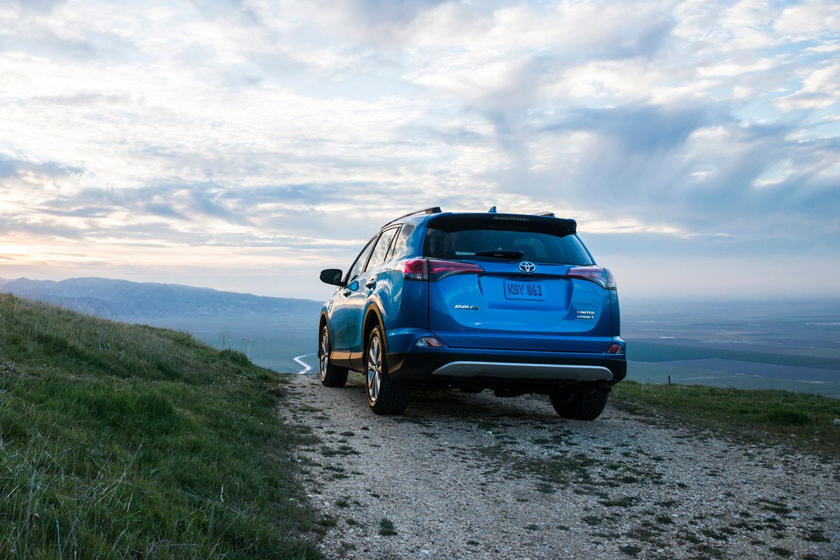 Toyota lanza un nuevo híbrido: el RAV4 hybrid
