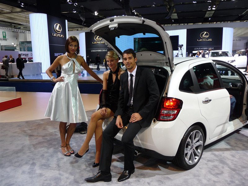 Las chicas del Salón de Frankfurt