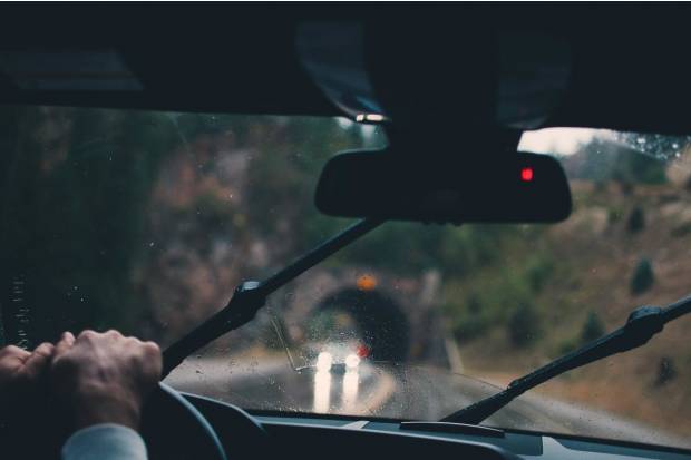 Cuidado con el coche: alerta amarilla por lluvia y tormentas todo el fin de semana