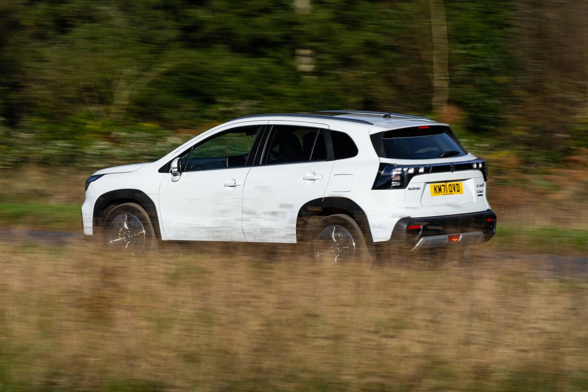 Descubre el Suzuki S-Cross: un SUV muy rutero y solvente fuera del asfalto