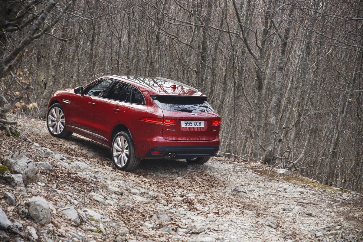 Prueba Jaguar F-PACE: motores y comportamiento 