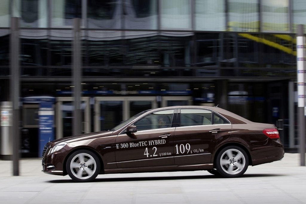 Prueba: Mercedes E300 BlueTEC Híbrido, la berlina de lujo más eficiente