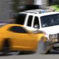 Vídeo: Chevrolet Camaro BumbleBee noquea a un coche de policía