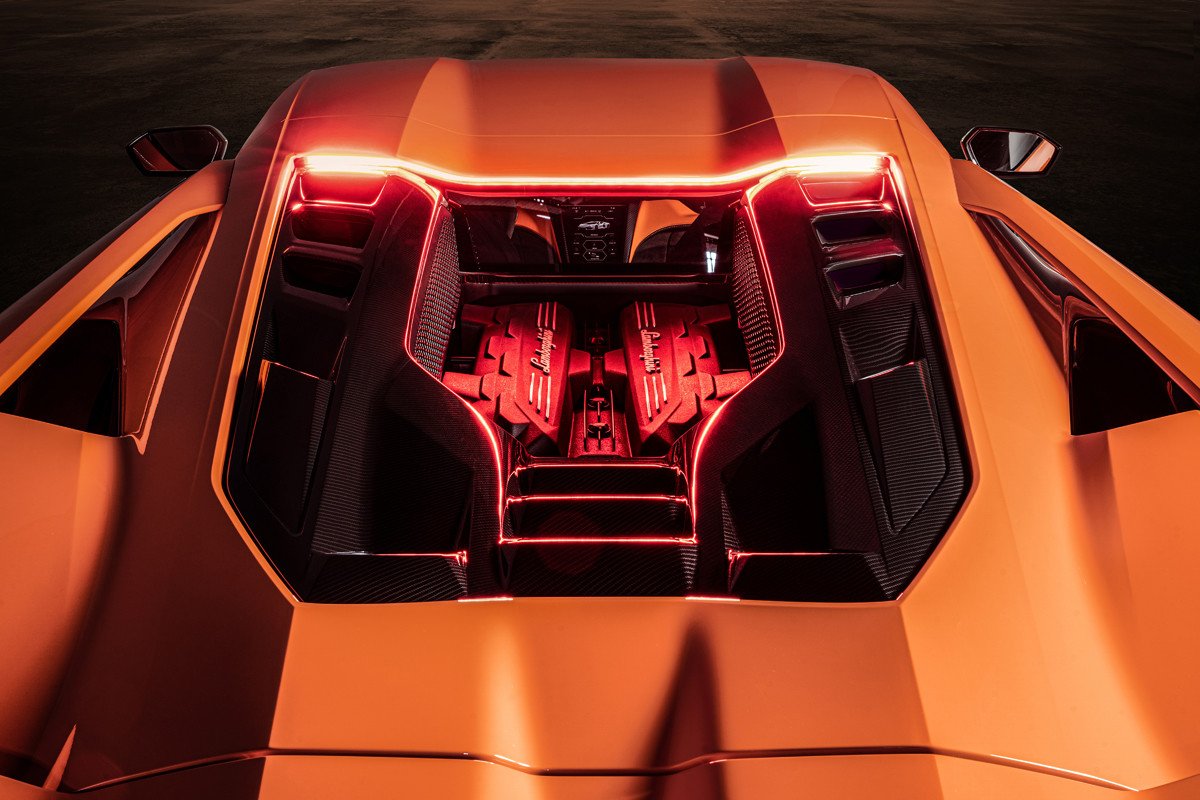 Nuevo Lamborghini Revuelto: todos los detalles del primer deportivo híbrido enchufable