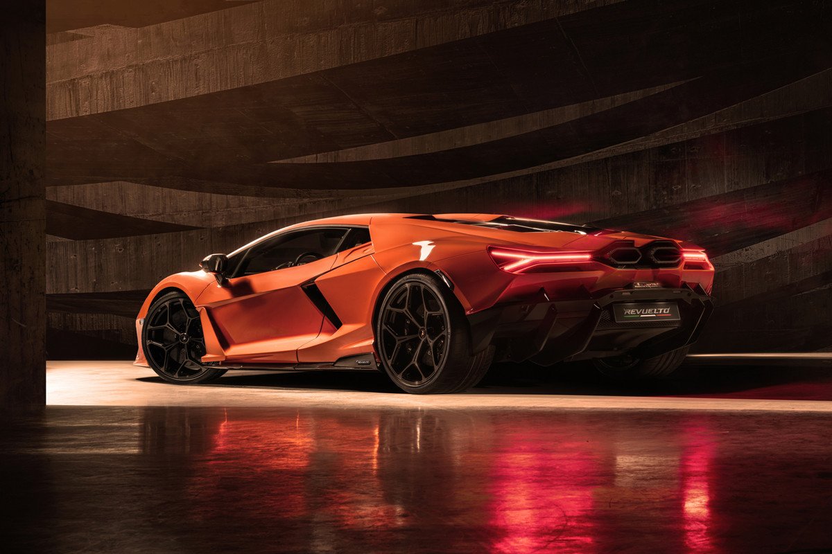 Nuevo Lamborghini Revuelto: todos los detalles del primer deportivo híbrido enchufable