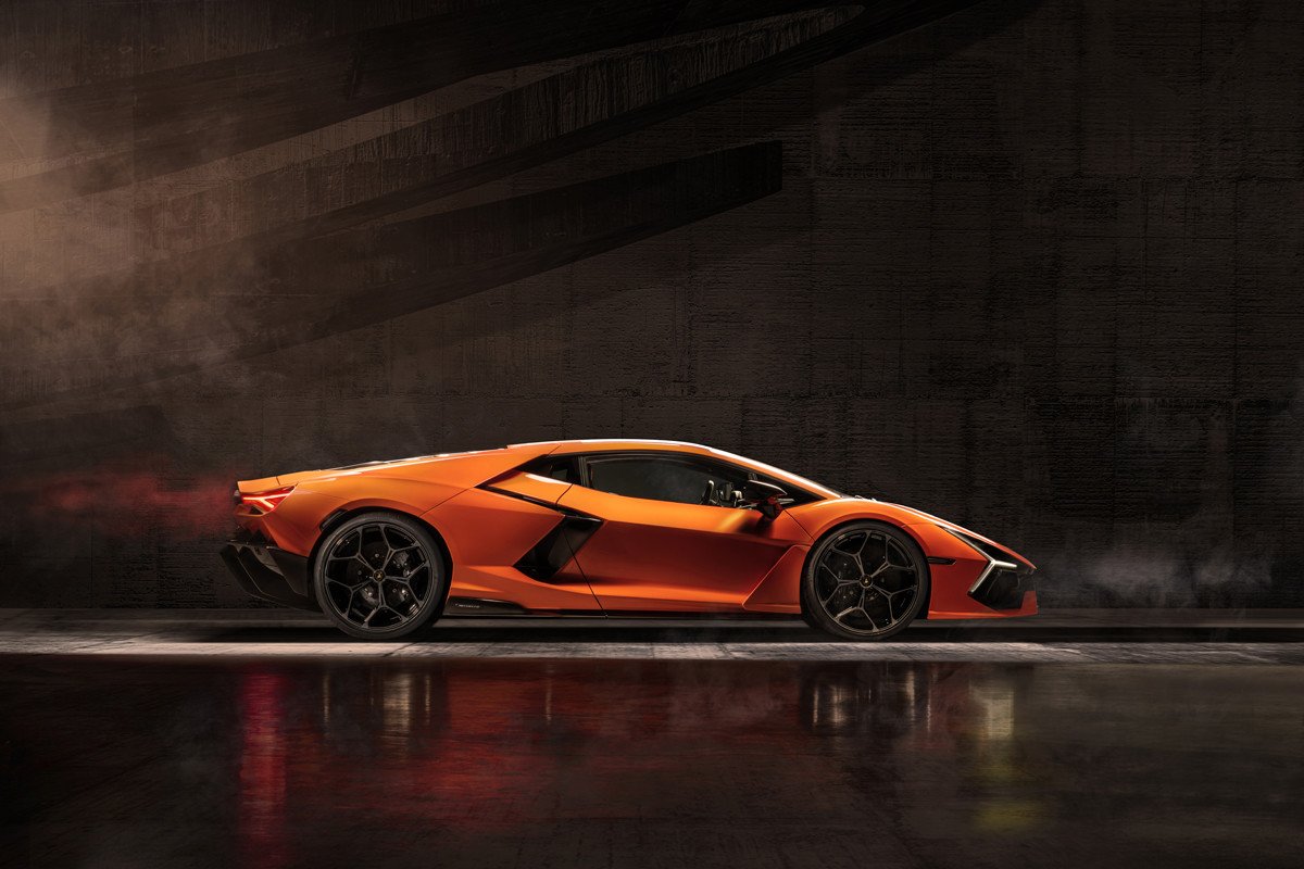 Nuevo Lamborghini Revuelto: todos los detalles del primer deportivo híbrido enchufable