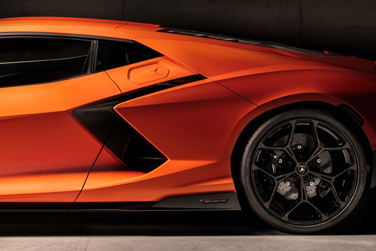 Nuevo Lamborghini Revuelto: todos los detalles del primer deportivo híbrido enchufable