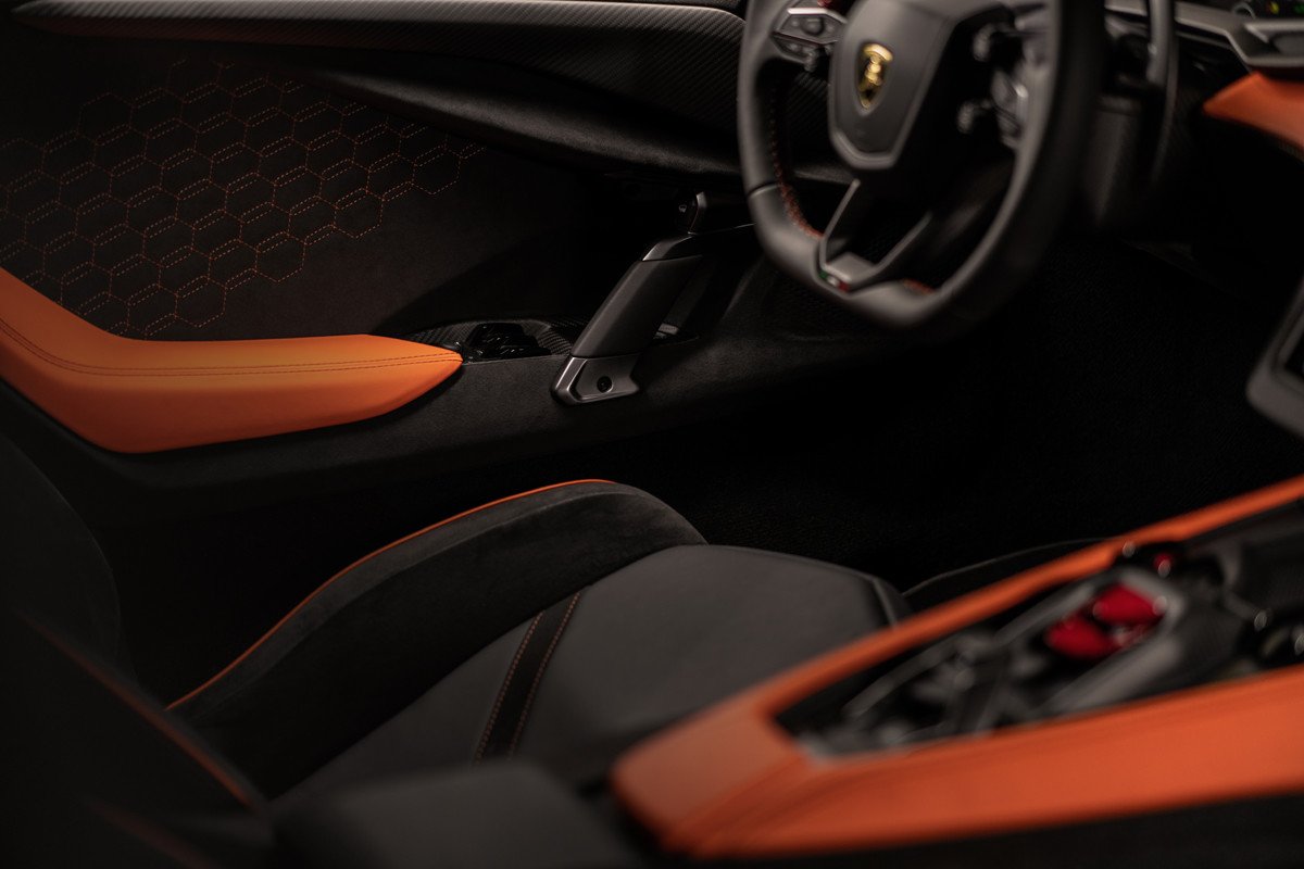 Nuevo Lamborghini Revuelto: todos los detalles del primer deportivo híbrido enchufable
