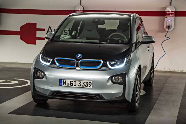 BMW acuerda con Schneider Electric nuevas estructuras de recarga