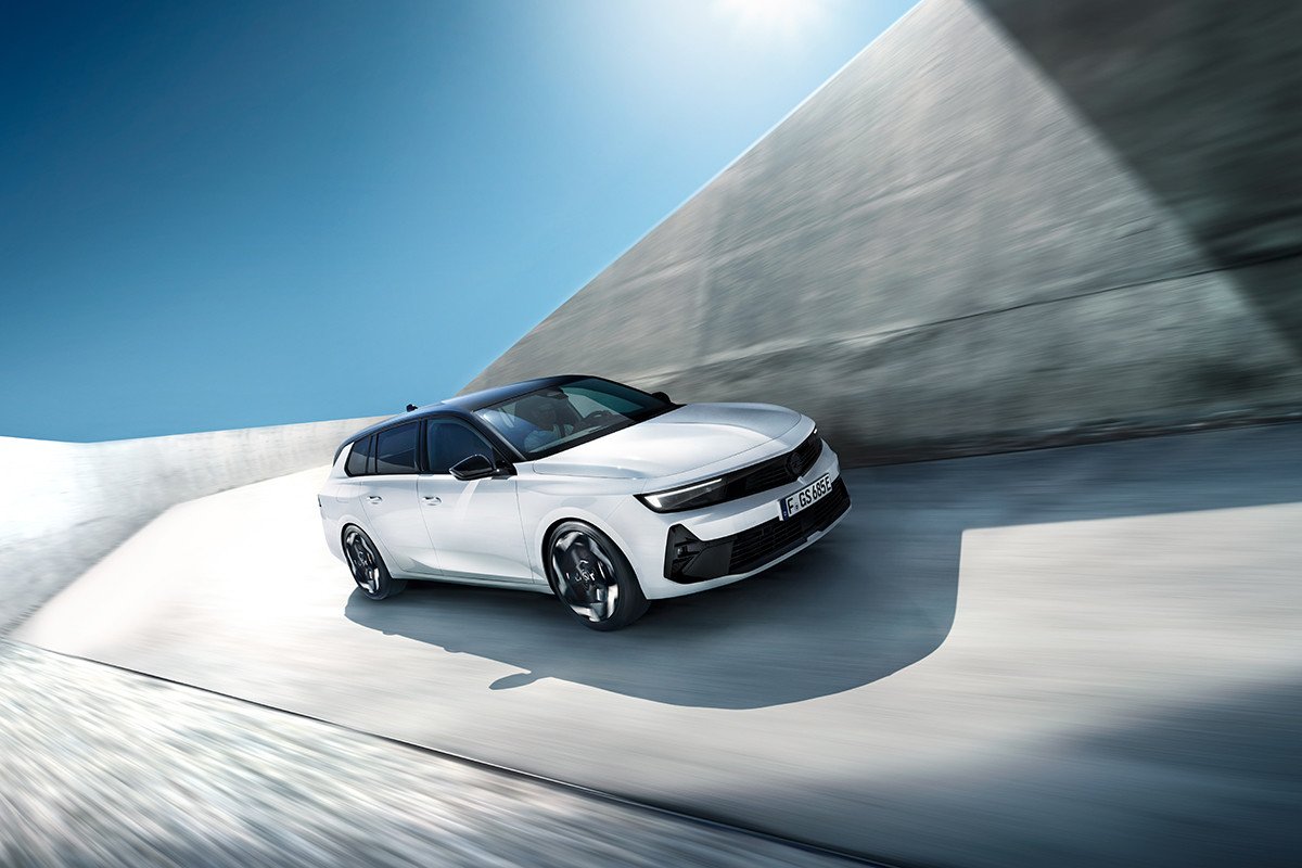 Nuevos Opel Astra GSe y Opel Astra Sports Tourer Gse