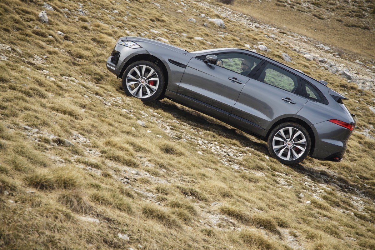 Prueba Jaguar F-PACE: interior, equipamiento y precios