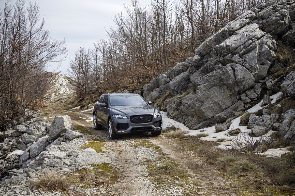 Prueba Jaguar F-PACE: interior, equipamiento y precios