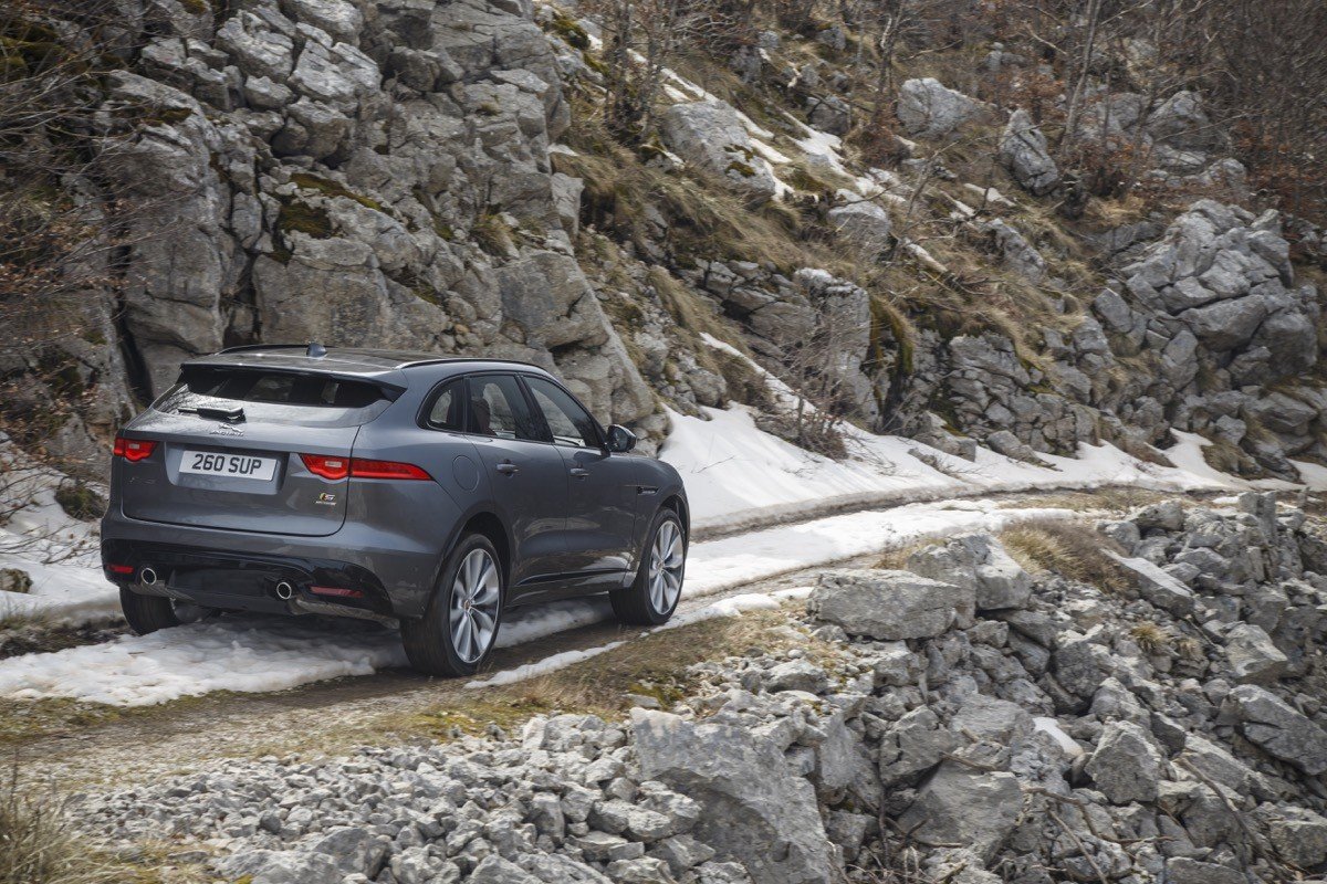 Prueba Jaguar F-PACE: interior, equipamiento y precios