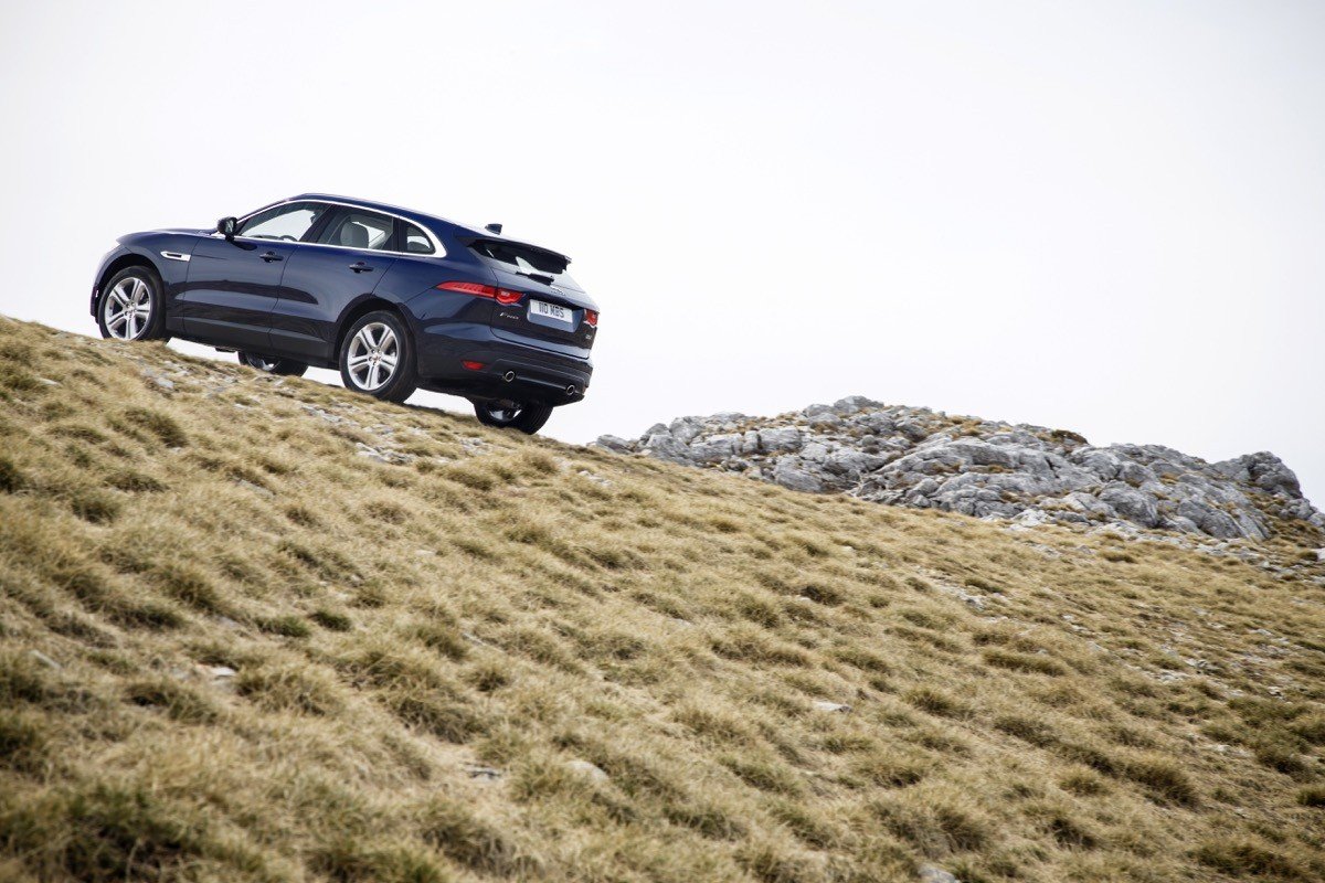 Prueba Jaguar F-PACE: interior, equipamiento y precios