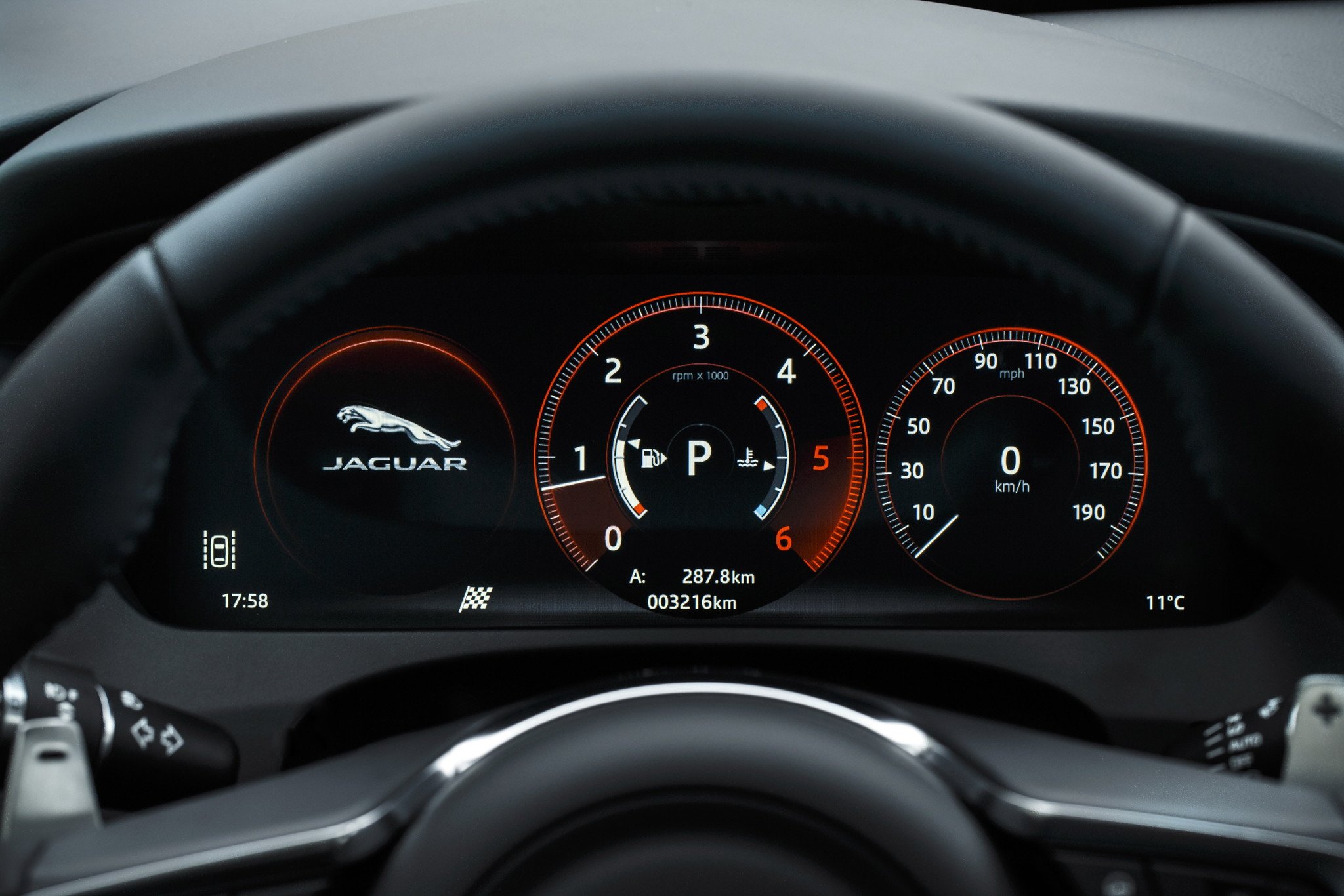 Prueba Jaguar F-PACE: interior, equipamiento y precios