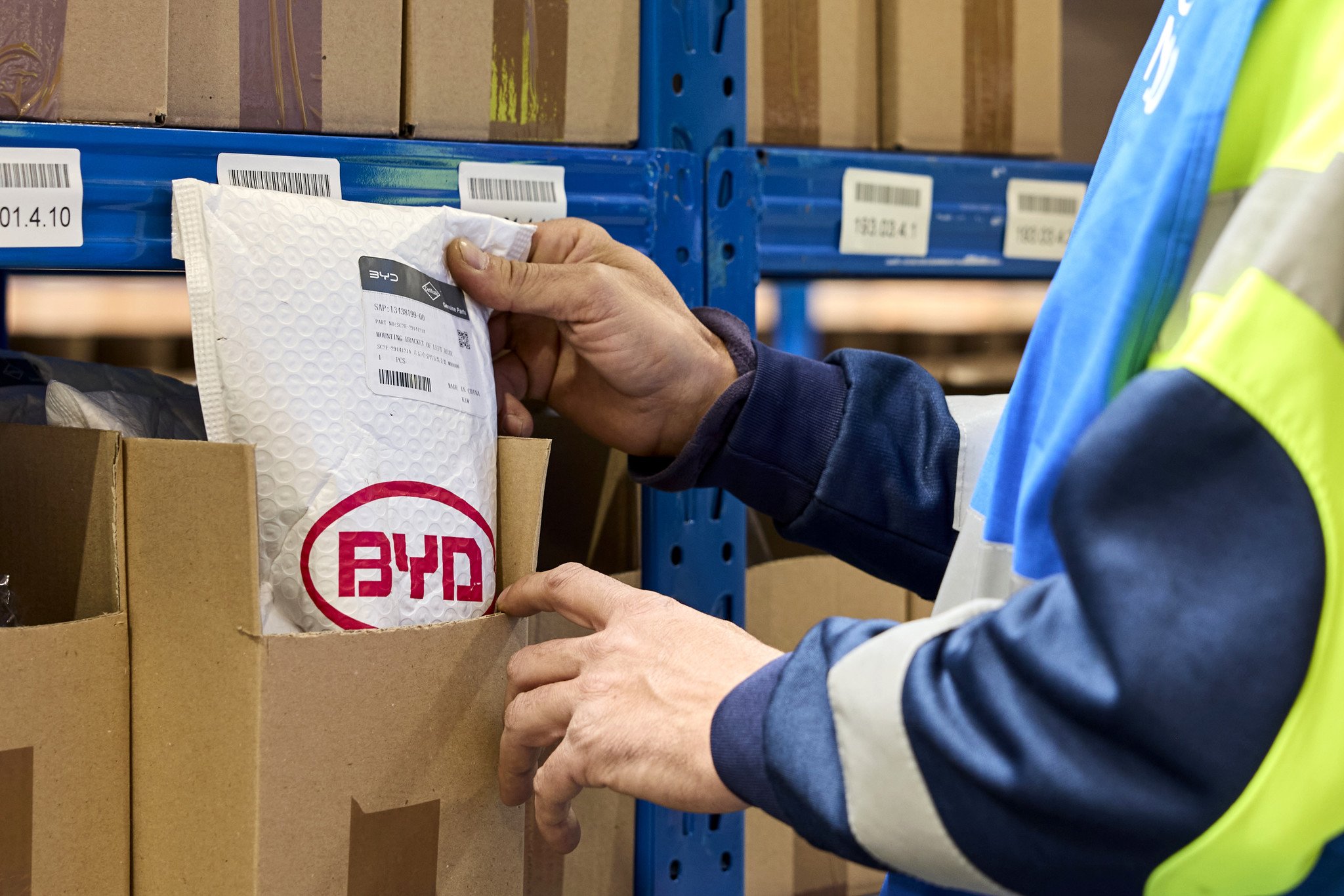 BYD inaugura centro de logística de recambios en España y promete entregas en 24 horas
