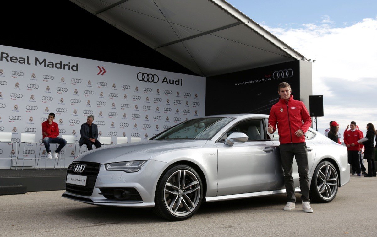 Los jugadores del Real Madrid conducen el nuevo Audi A3 e-tron