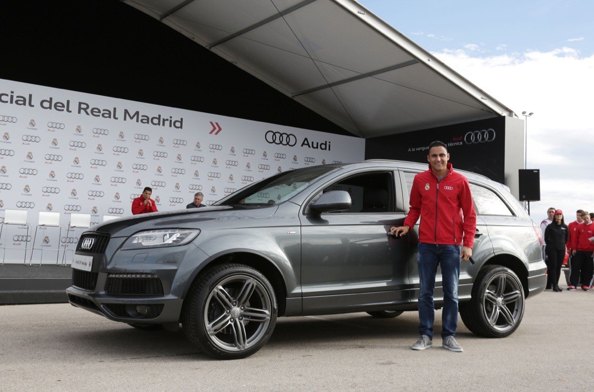 Los jugadores del Real Madrid conducen el nuevo Audi A3 e-tron