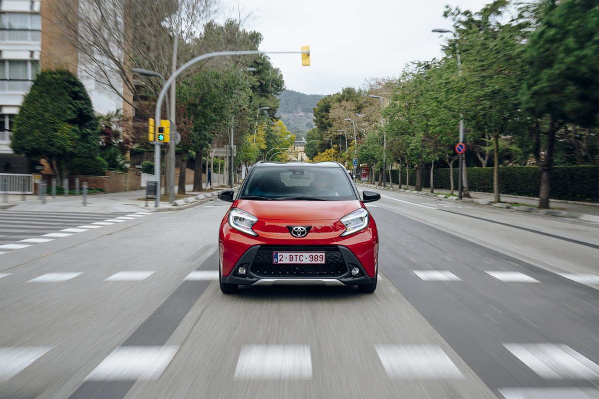 Prueba del Toyota Aygo X Cross: rompiendo moldes en el segmento urbano