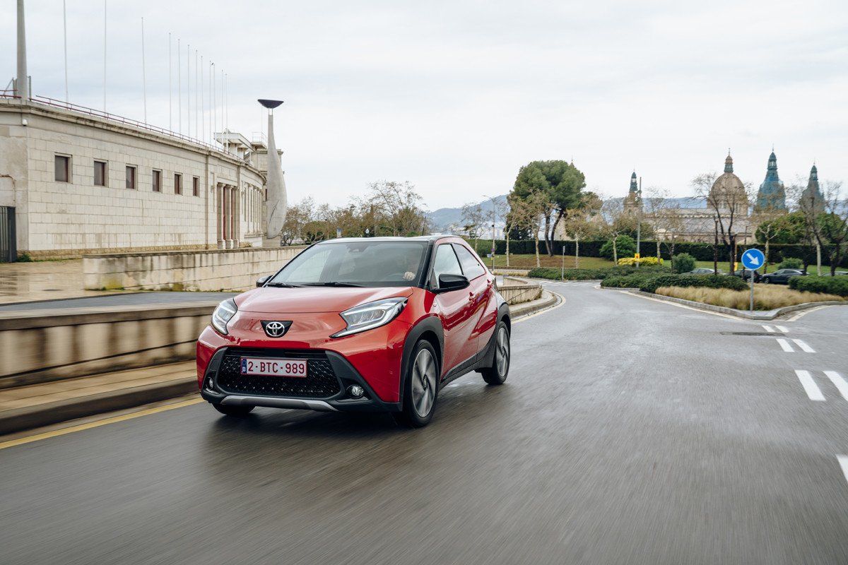 Prueba del Toyota Aygo X Cross: rompiendo moldes en el segmento urbano