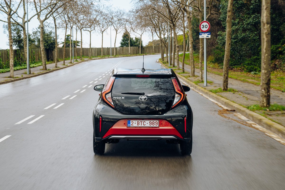 Prueba del Toyota Aygo X Cross: rompiendo moldes en el segmento urbano
