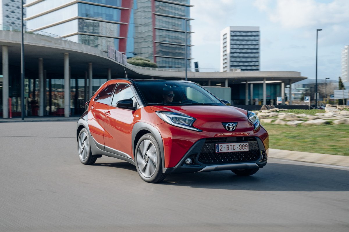 Prueba del Toyota Aygo X Cross: rompiendo moldes en el segmento urbano