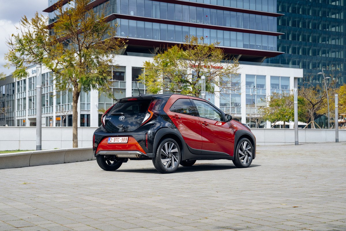Prueba del Toyota Aygo X Cross: rompiendo moldes en el segmento urbano