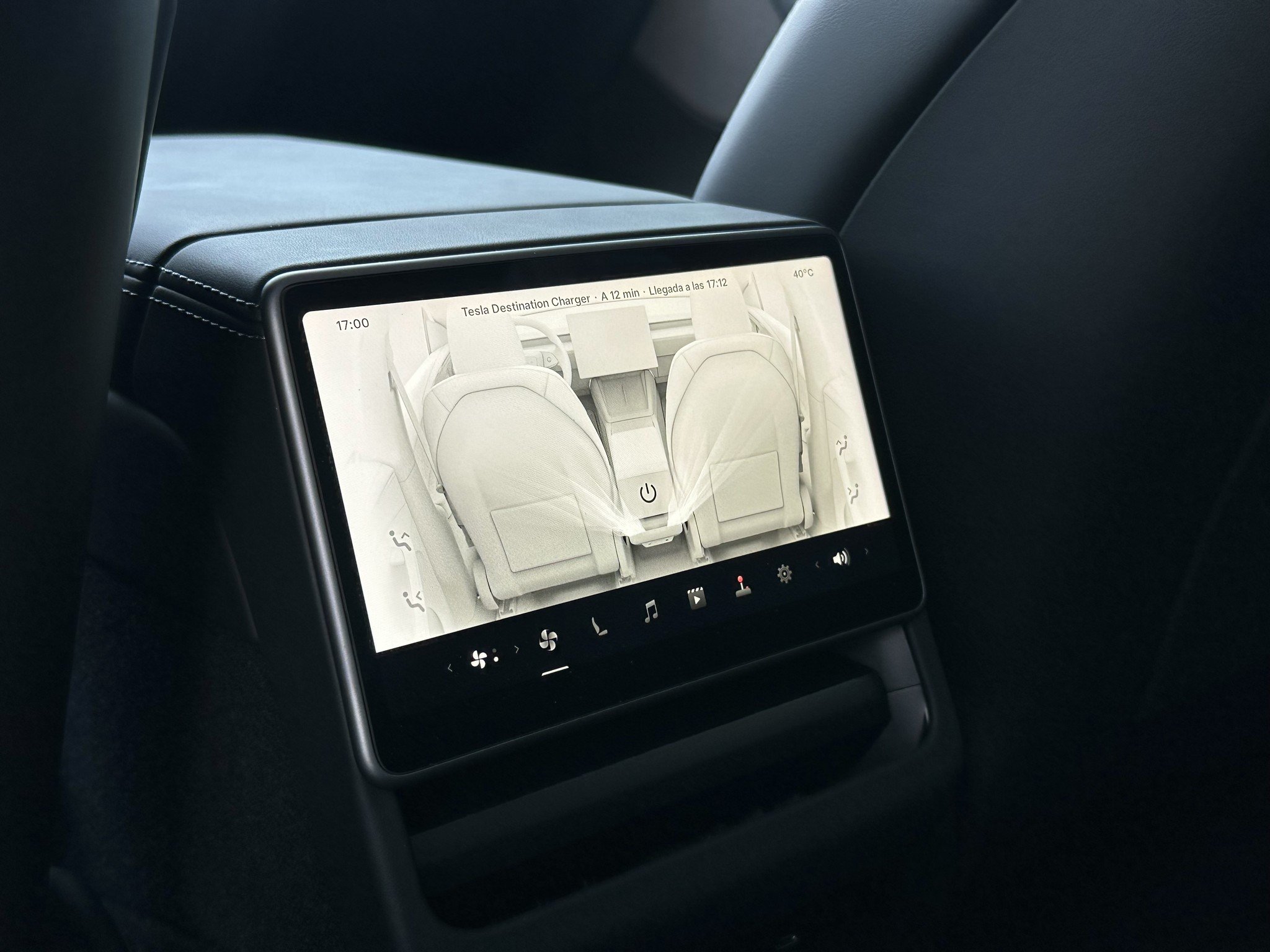 La verdad de viajar en un SUV eléctrico: lo probamos con un Tesla Model Y por Cantabria