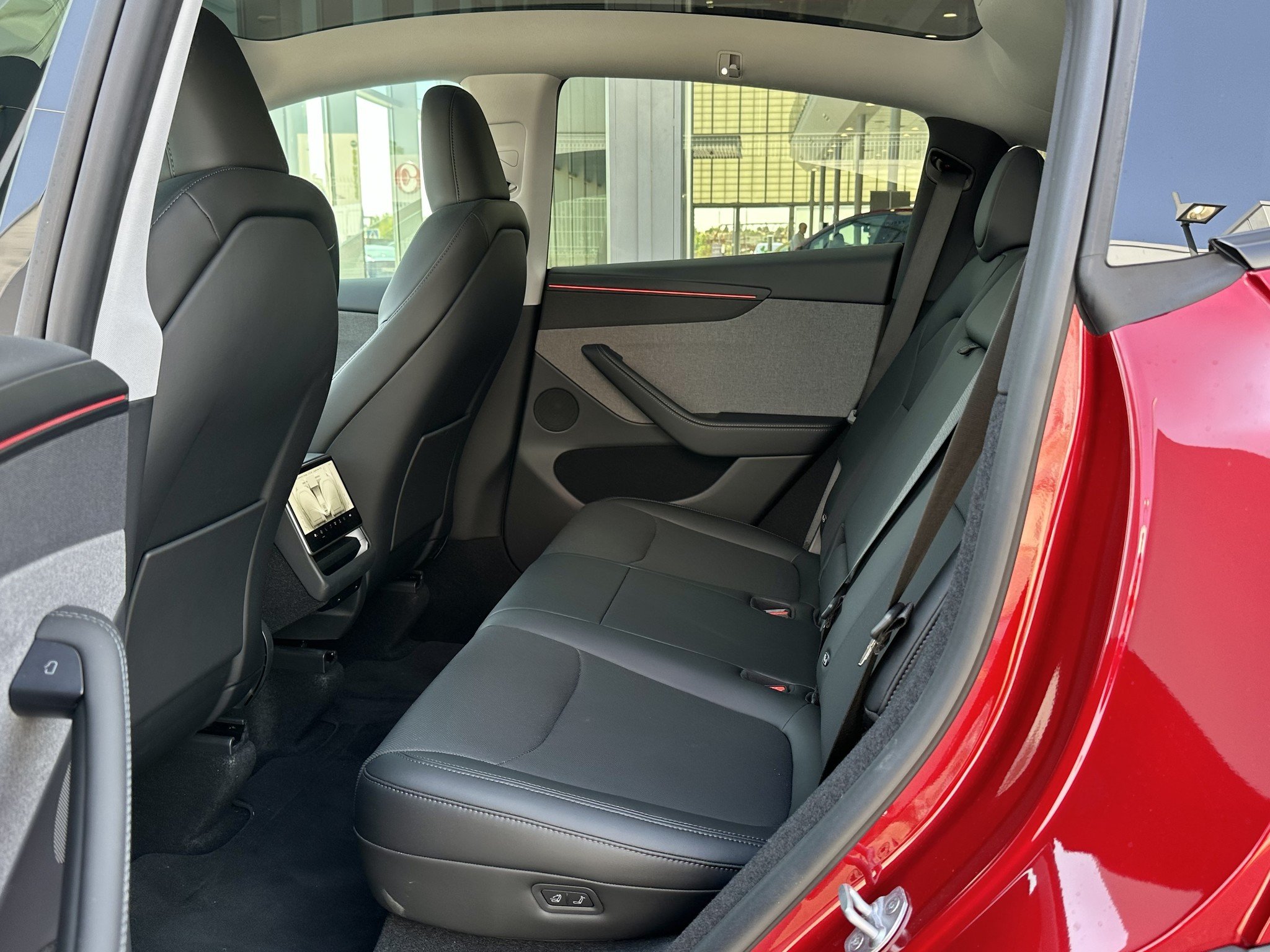 La verdad de viajar en un SUV eléctrico: lo probamos con un Tesla Model Y por Cantabria
