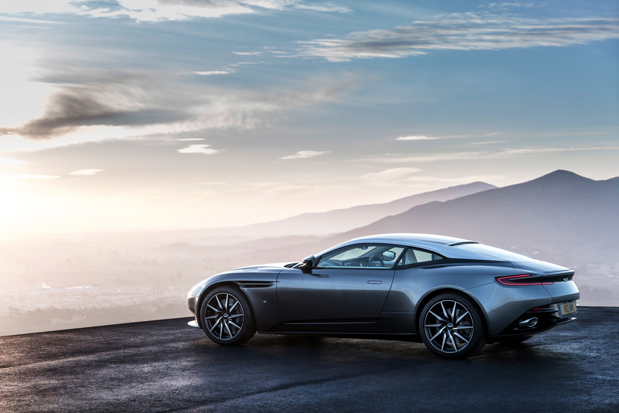 Aston Martin DB11: 608 CV de estilo británico