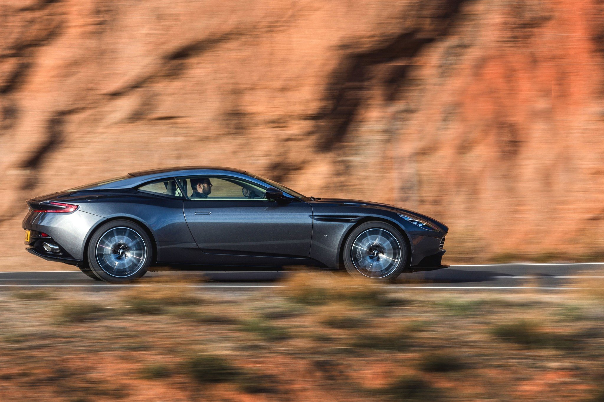 Aston Martin DB11: 608 CV de estilo británico