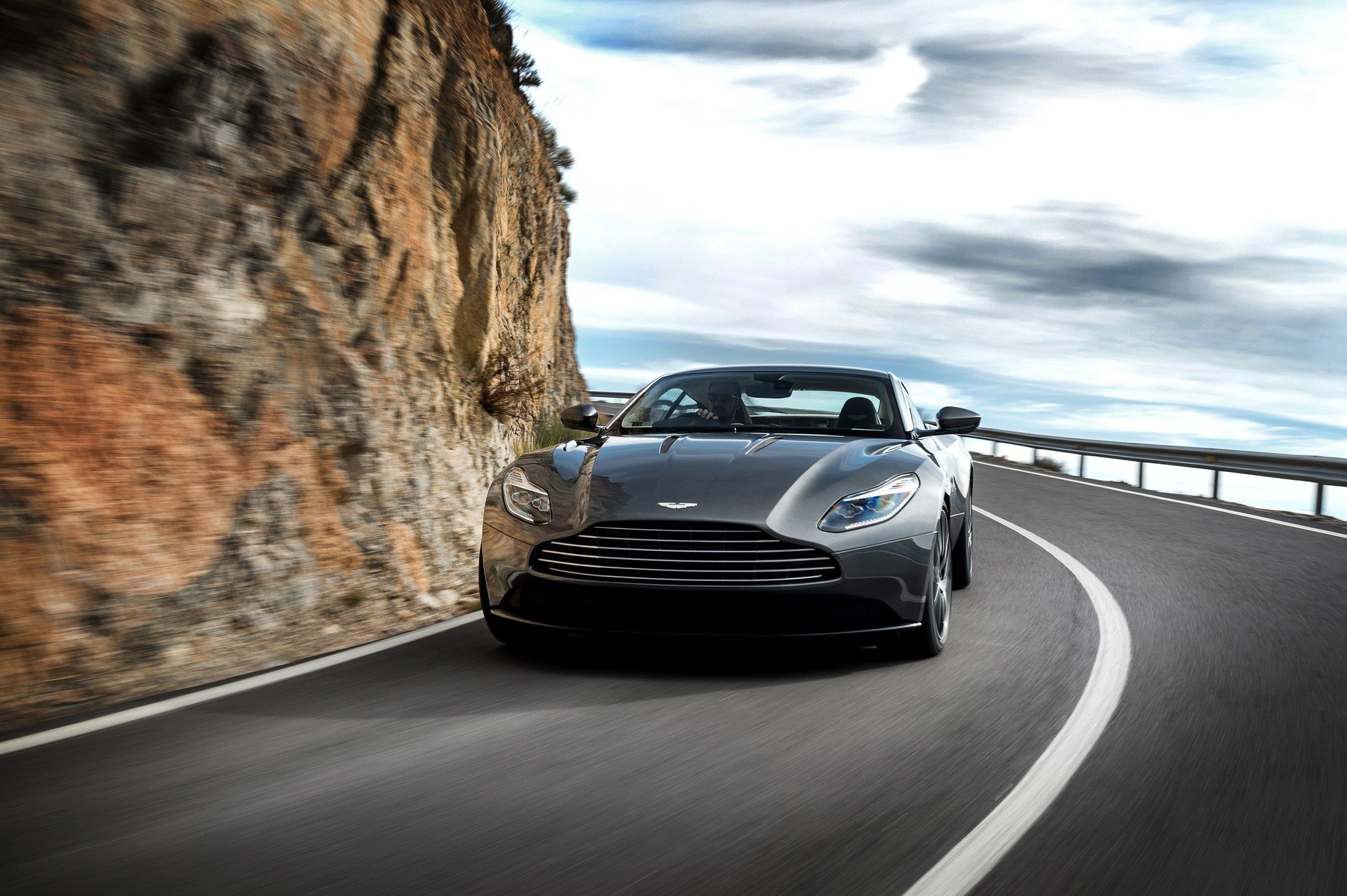 Aston Martin DB11: 608 CV de estilo británico