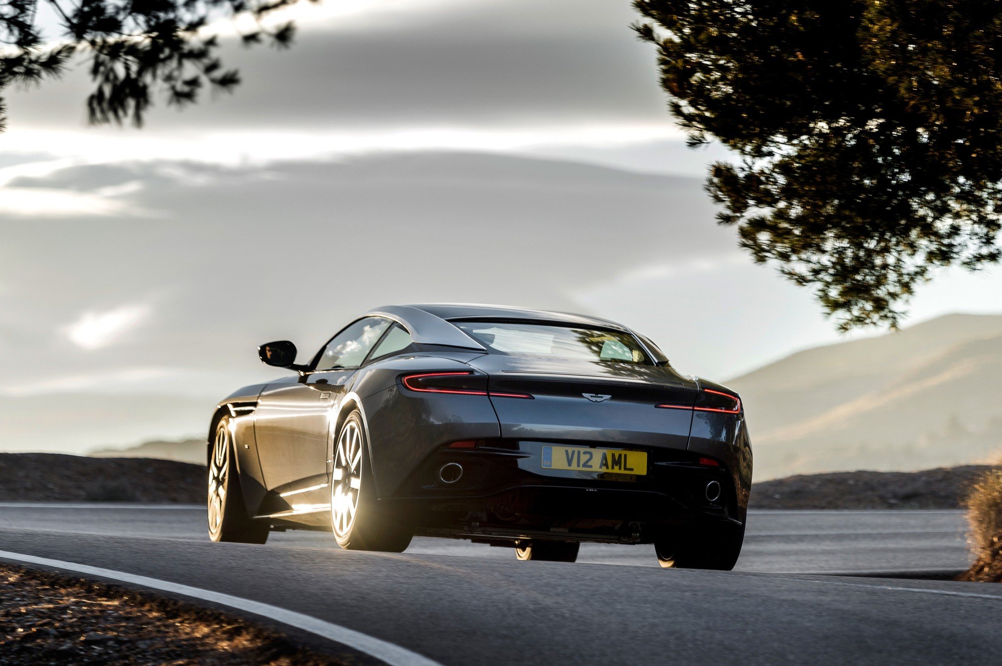 Aston Martin DB11: 608 CV de estilo británico