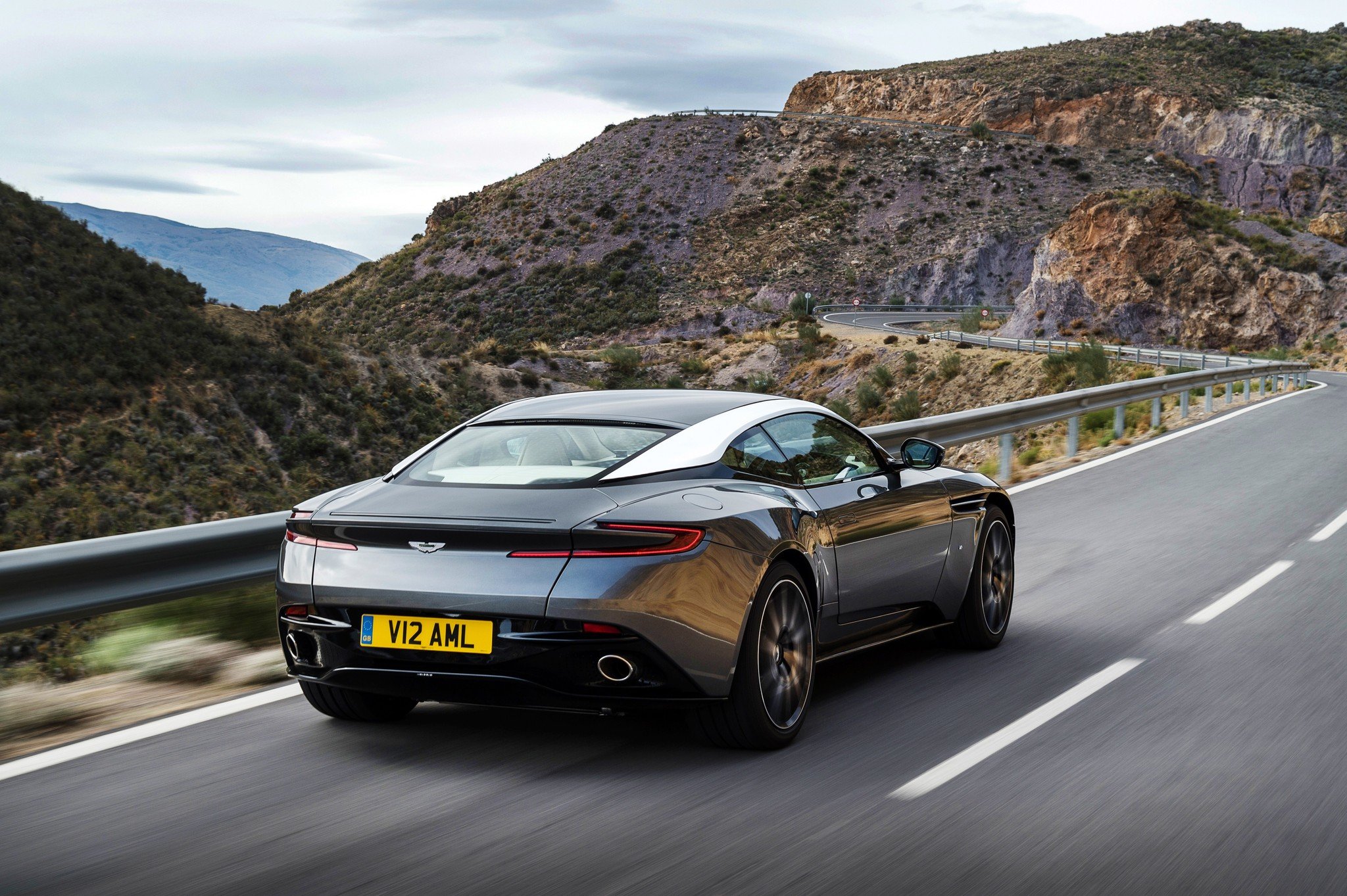 Aston Martin DB11: 608 CV de estilo británico