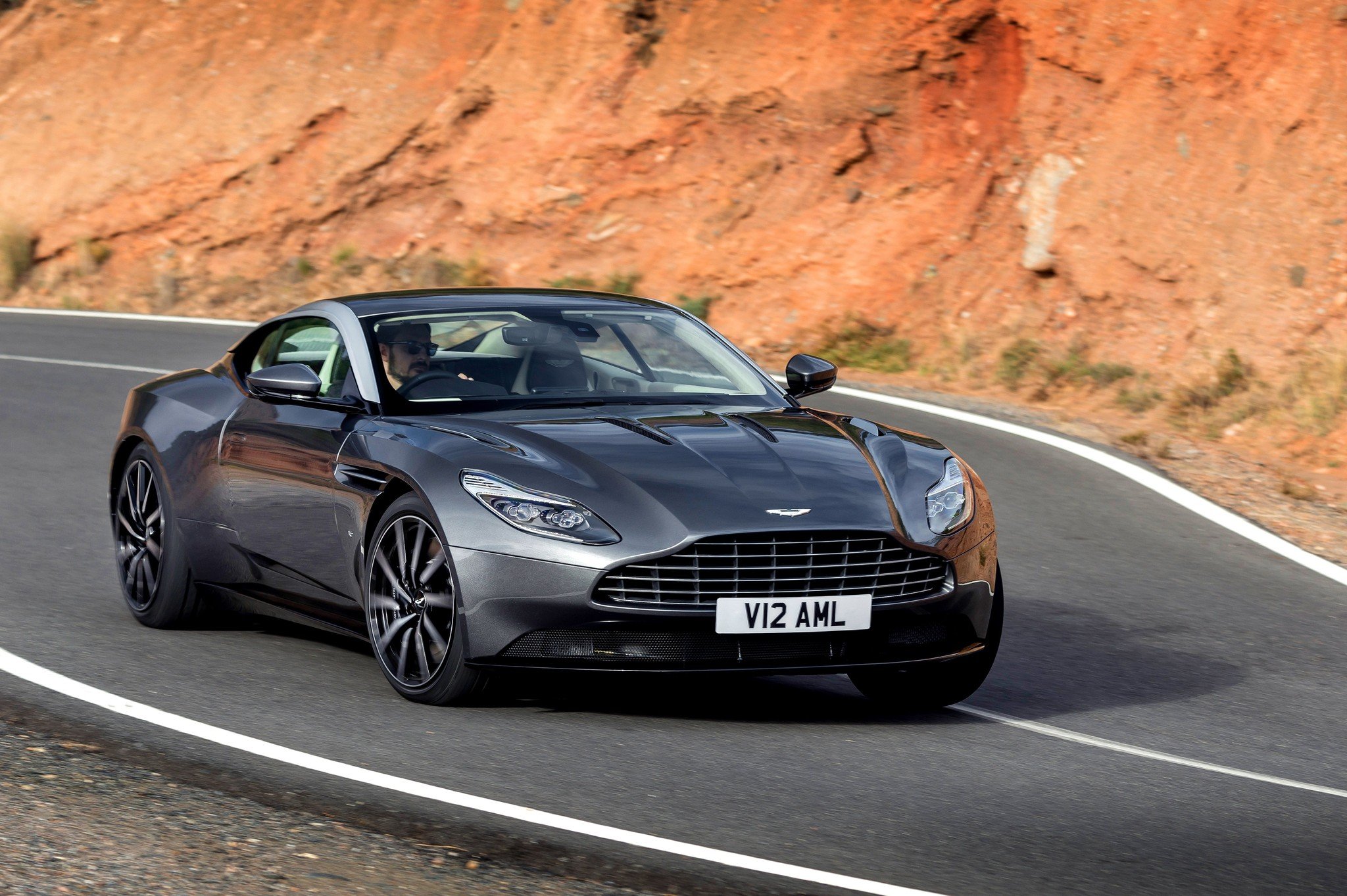 Aston Martin DB11: 608 CV de estilo británico