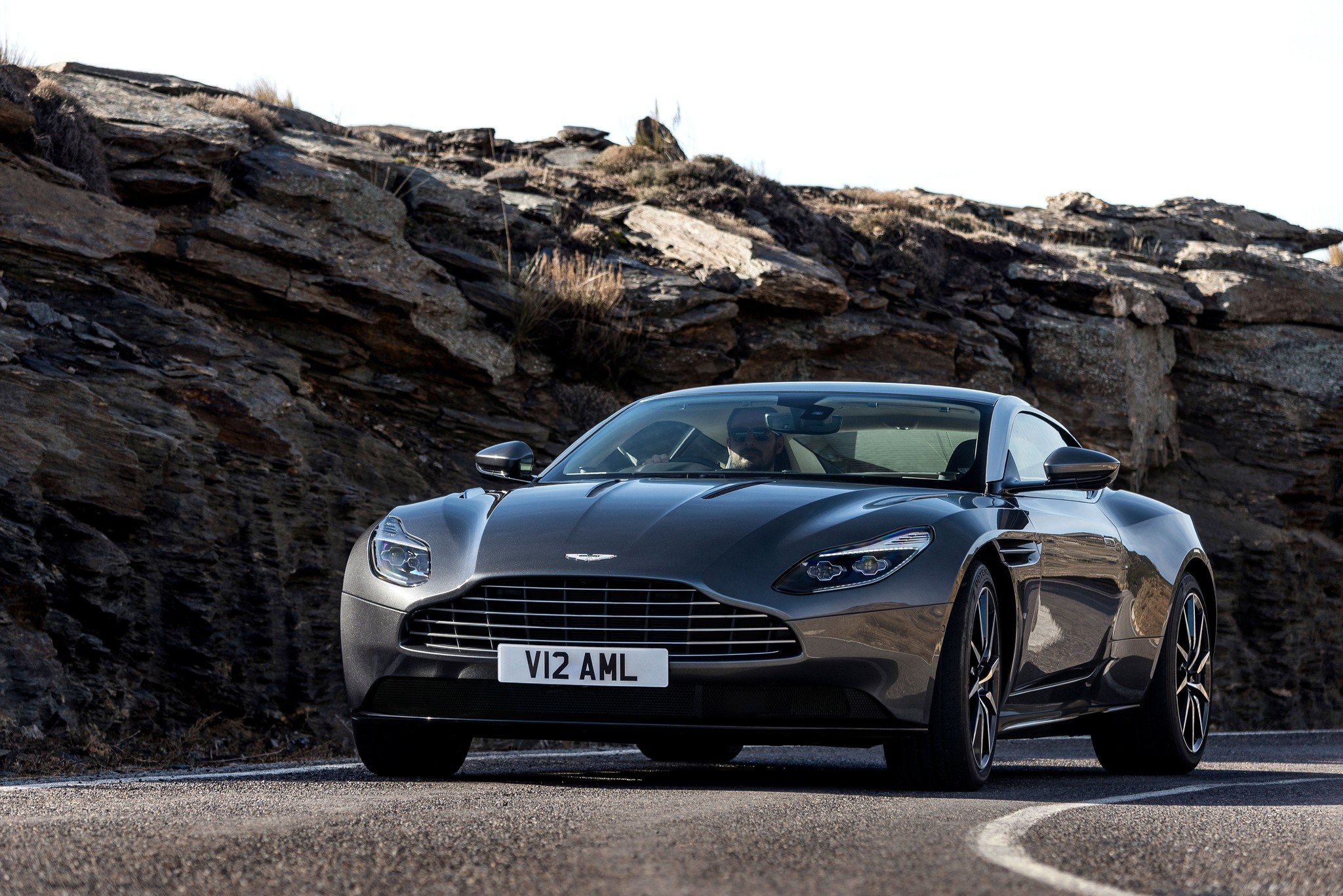 Aston Martin DB11: 608 CV de estilo británico