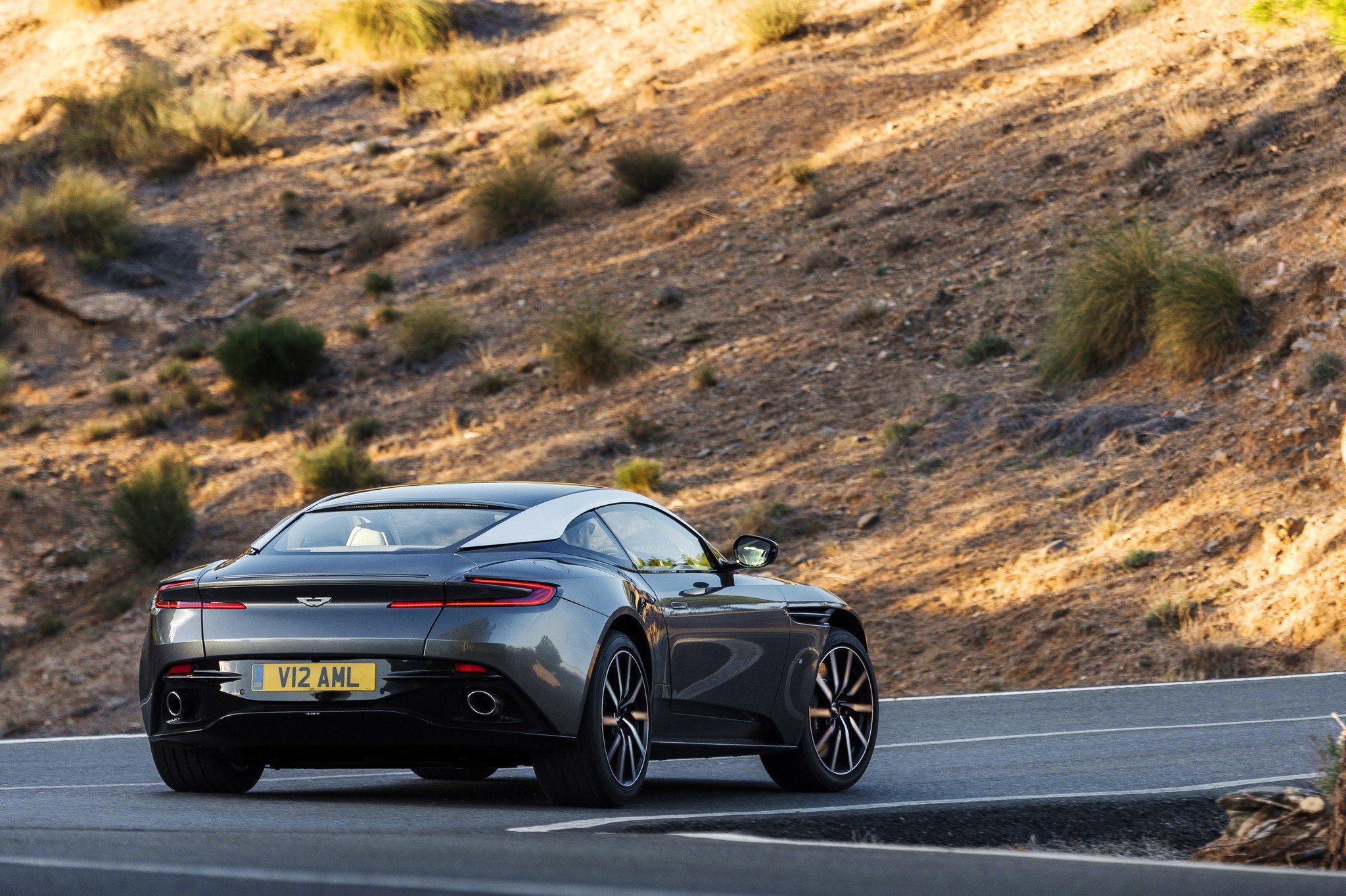 Aston Martin DB11: 608 CV de estilo británico