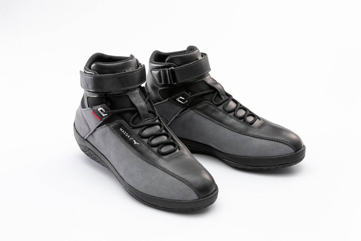 Mazda aplica su diseño Kodo a unas zapatillas de conducción
