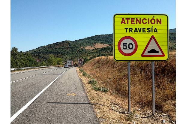 Normas de Tráfico en travesías: ni zonas urbanas, ni zonas interurbanas