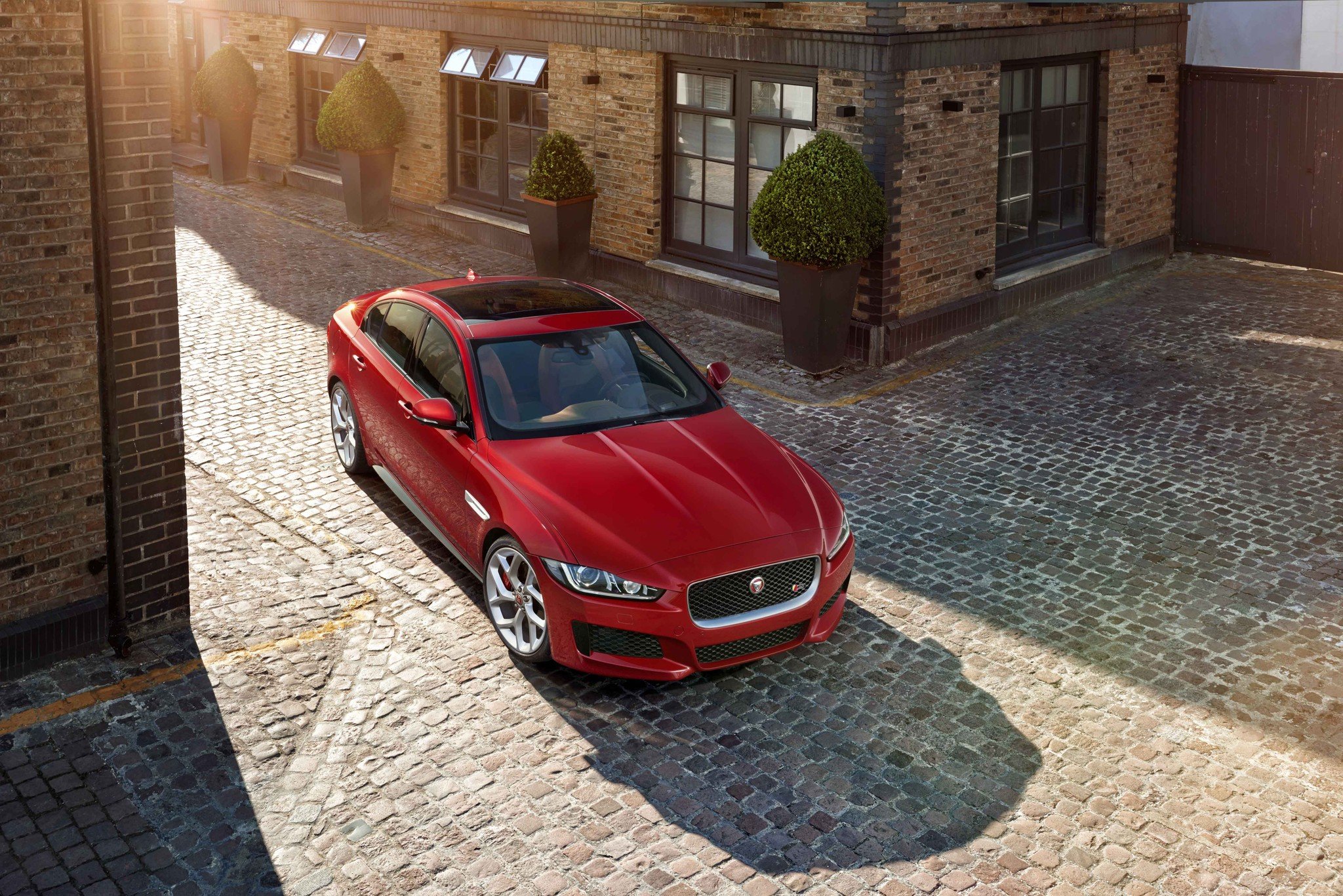 Jaguar XE 2015