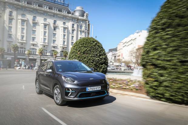 Diferencias de coste entre coche híbrido, coche híbrido enchufable y un eléctrico